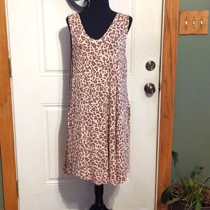 Sleeveless dress with pockets